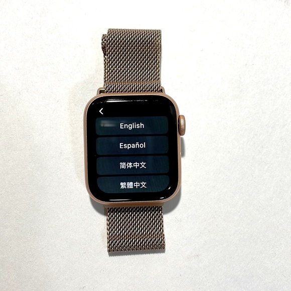 Apple Accessories - 38mm Apple Watch 4 - Rose Gold - Factory Reset and Ready to Use